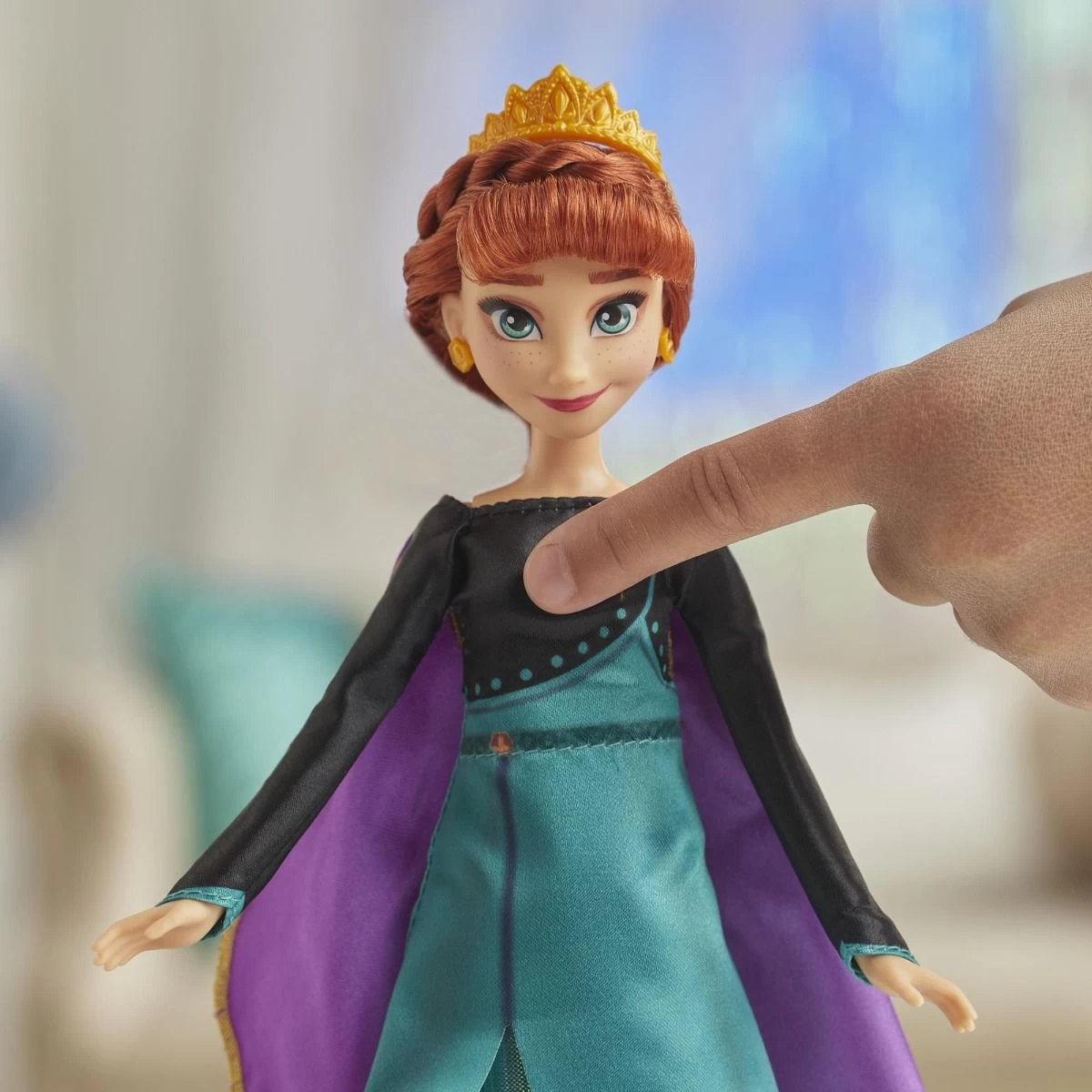 Disney Frozen Musical Adventure Anna Singing Doll - E8881 4 Disney Frozen Musical Adventure Anna Singing Doll - E8881 - Image 4